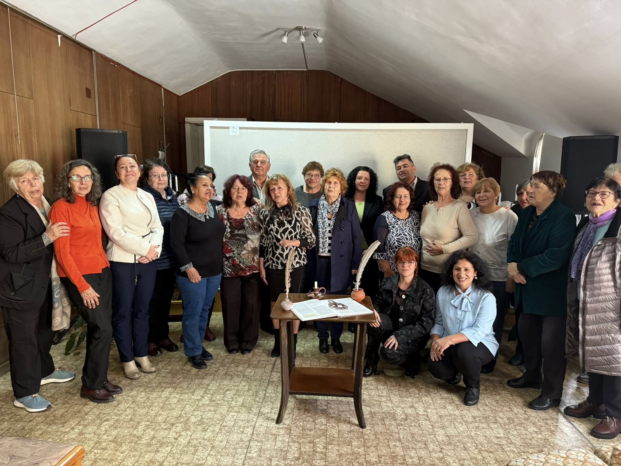 Пенсионирани учители отбелязаха Деня на будителите