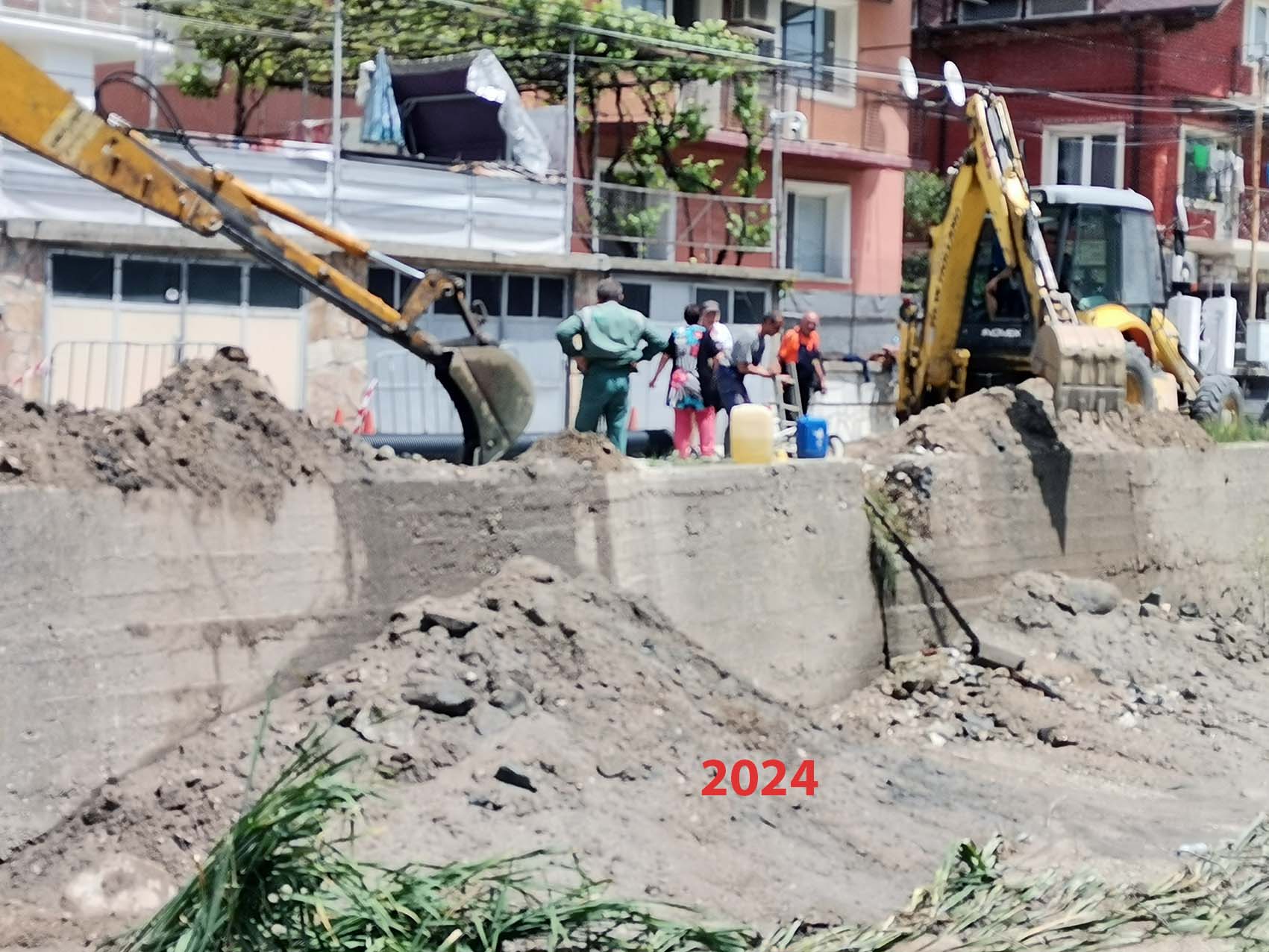 На ул. „Евлоги Георгиев“ трябва да се заредят не само с вода, а и с търпение