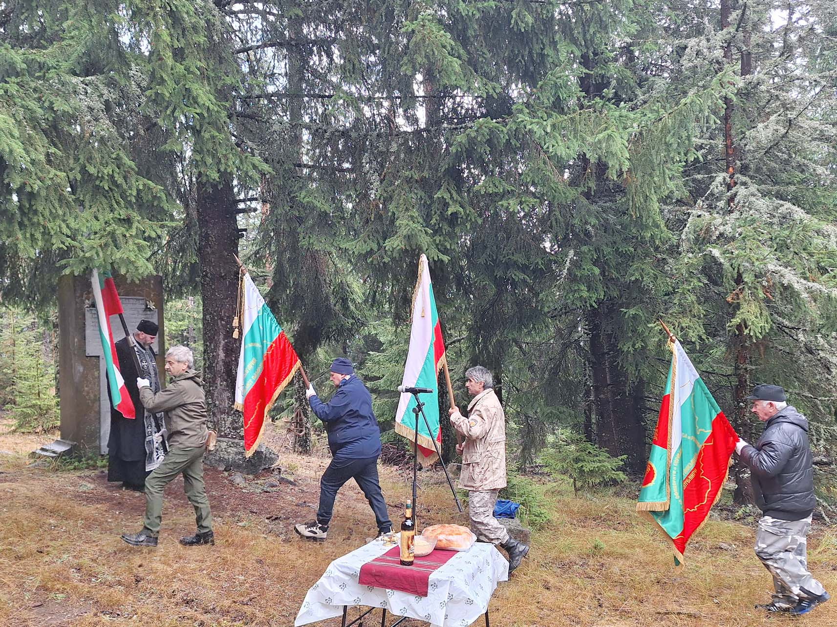 Панахида и цветя за героите на връх Велийца