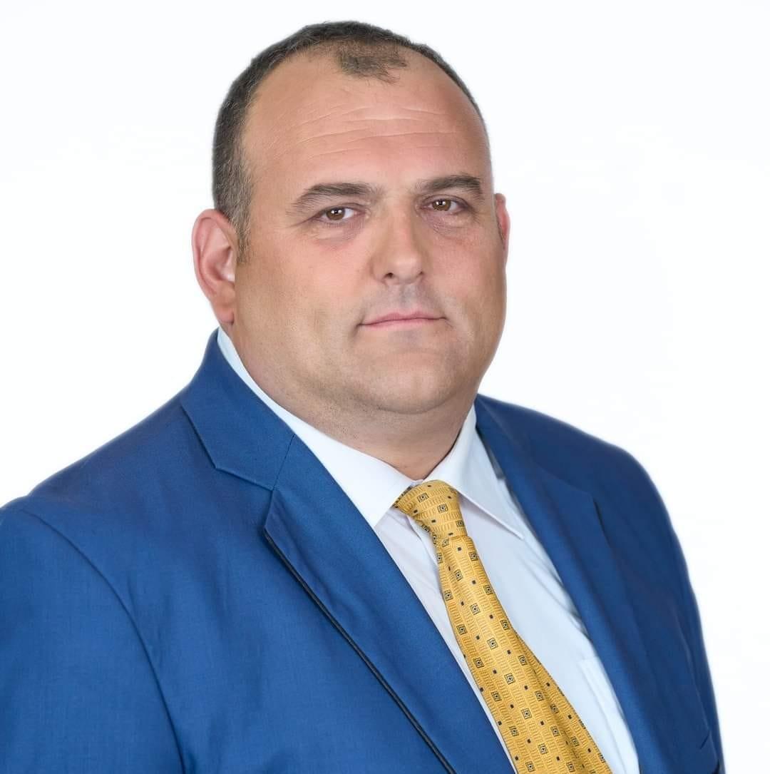 Заплатите на общинските съветници да се намалят наполовина